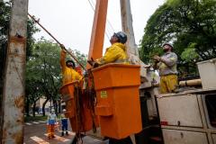Centenas de profissionais da Copel trabalham para restabelecer energia no Paraná