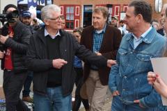 Ministro da Agricultura anuncia compra de leite de cooperativas em visita a Castro