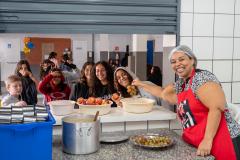 Merenda escolar: rede estadual serve três refeições por dia e produtos da agricultura familiar
