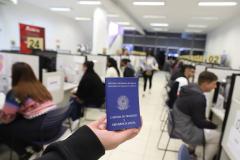 Paraná empregou mil pessoas por dia na rede Sine em novembro com novo sistema