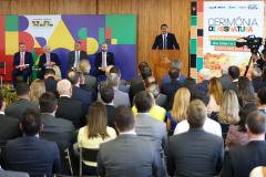Início das concessões marca nova era para infraestrutura do Paraná, afirma Ratinho Junior