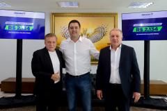 Governador Carlos Massa Ratinho Jr Assina maior piso salarial do Brasil.