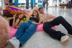 Museu de Arte Contemporânea do Paraná (MAC-PR) - Últimos dias das Brutas – Na sala 9, o projeto "Sala Aberta" é um espaço dinâmico de situações artísticas, caracterizado pela constante transformação e abertura a processos de produção, pesquisa e educação artística. Até o dia 1º de maio, a ocupação pelo Coletivo Brutas propõe uma reflexão sobre o ciclo de vida das obras de arte