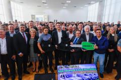 Governador Carlos Massa Ratinho Junior entrega viaturas e coletes para a Polícia Penal.