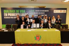 Curitiba, 17 de junho de 2024 - O governador Carlos Massa Ratinho Jr., anuncia a liberação de verbas para pavimentação, restauração de praça e obras de saneamento em Curitiba.