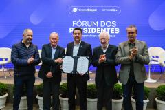Estado e Ocepar assinam acordo ambiental; cooperativas vão faturar R$ 500 bilhões até 2030