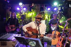 Centro Cultural Teatro Guaíra - lmir Sater e Banda – No sábado (31) às 21h, a tradicional apresentação que o músico Almir Sater realiza todos os anos em Curitiba será marcada por clássicos da trajetória do cantor e violeiro -