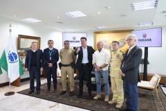 O governador Carlos Massa Ratinho Junior mandou nesta segunda-feira (19) para a Assembleia Legislativa do Paraná dois projetos de lei que propõem uma reestruturação completa na carreira de policiais militares e bombeiros militares, com ganhos nos salários.