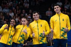 Paranaense Beatriz Carneiro (segunda da esquerda para direita) leva o bronze no revezamento 4 x 100 livre S14 na Paralimpíada de Paris. Crédito: Douglas Magno /CPB