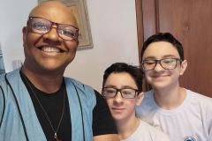  Dia do Professor: conheça quem leva ensino e carinho a alunos que não podem ir à escola