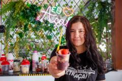 Yasmin Medeiros, sub-encarregada de uma loja de açaí em Matinhos.