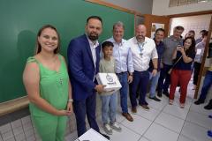 Volta às aulas e entrega de kits escolares