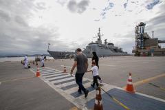 90 anos do Porto de Paranaguá: navio de guerra da Marinha recebe visitantes no Litoral
