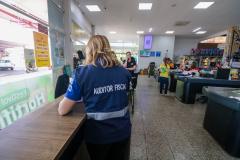 O Governo do Estado fará um pente-fino no programa Nota Paraná para combater eventuais irregulares cometidas por entidades sociais beneficiadas com a doação de notas fiscais. Marta Gambini , Auditora Fiscal da Receita do Estado do Paraná, responsável pela Nota Paraná realizada fiscalizacao na regiao oeste do estado do Parana.