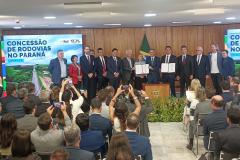 Com R$ 36 bilhões em obras, contratos dos lotes 3 e 6 das rodovias paranaenses são assinados