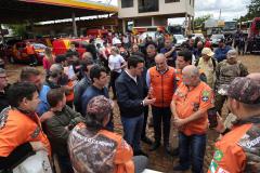 Em Rio Bonito do Iguaçu, Ratinho Junior anuncia força-tarefa para reconstrução das casas