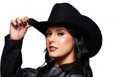 Na sexta-feira (30), Matinhos recebe uma das atrações mais aguardadas do Verão Maior Paraná. A cantora Ana Castela, conhecida como a “boiadeira”, sobe ao palco com a expectativa de entrar para o ranking dos maiores públicos desta edição.