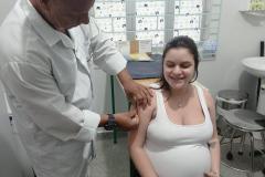 Após incorporar vacina para gestantes, Paraná registra queda de 83,5% nos internamentos de bebês