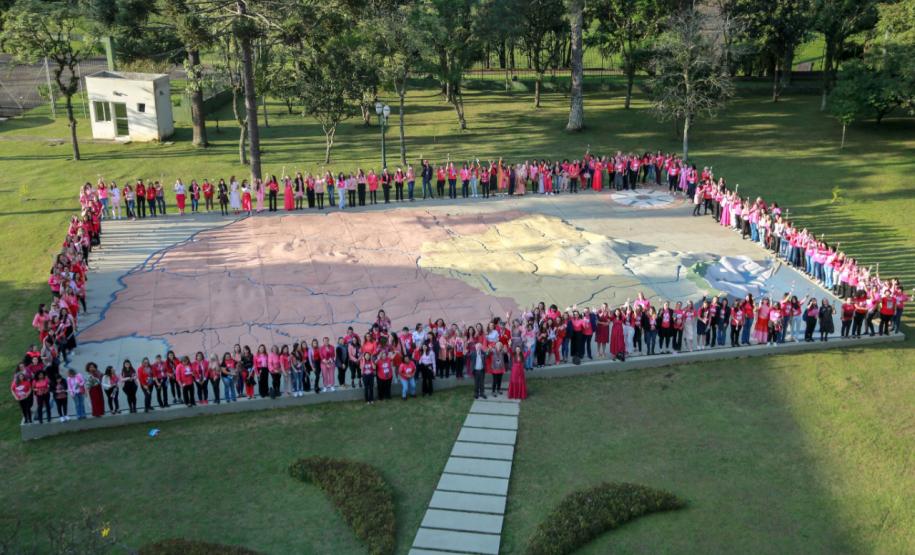 Primeira-dama destaca importância da conscientização contra o câncer de mama