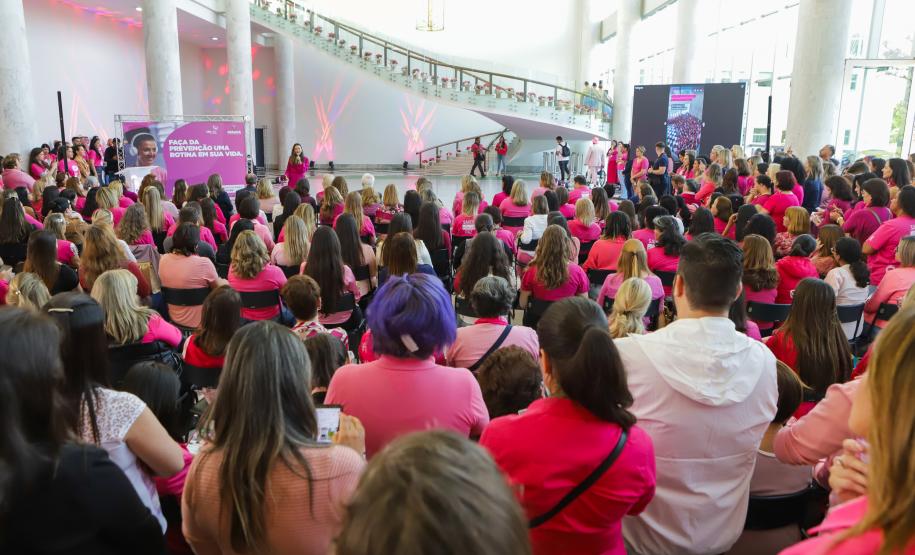 Primeira-dama destaca importância da conscientização contra o câncer de mama