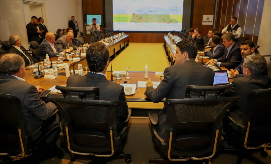 Governador Carlos Massa Ratinho Junior durante reunião técnica com o ministro da Infraestrutura, Marcelo Sampaio, no Palácio Iguaçu
