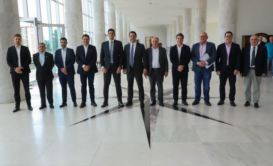 Governador Carlos Massa Ratinho Junior durante reunião técnica com o ministro da Infraestrutura, Marcelo Sampaio, no Palácio Iguaçu