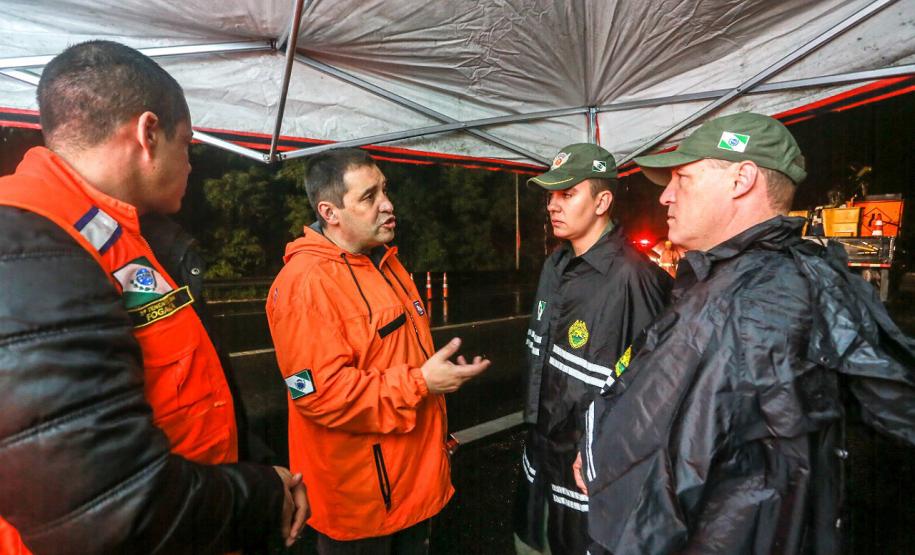 Equipes do Estado auxiliam trabalhos de atendimento às vítimas do deslizamento da BR-376