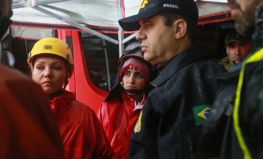 Equipes do Estado auxiliam trabalhos de atendimento às vítimas do deslizamento da BR-376
