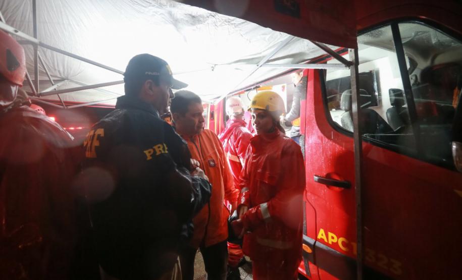 Equipes do Estado auxiliam trabalhos de atendimento às vítimas do deslizamento da BR-376