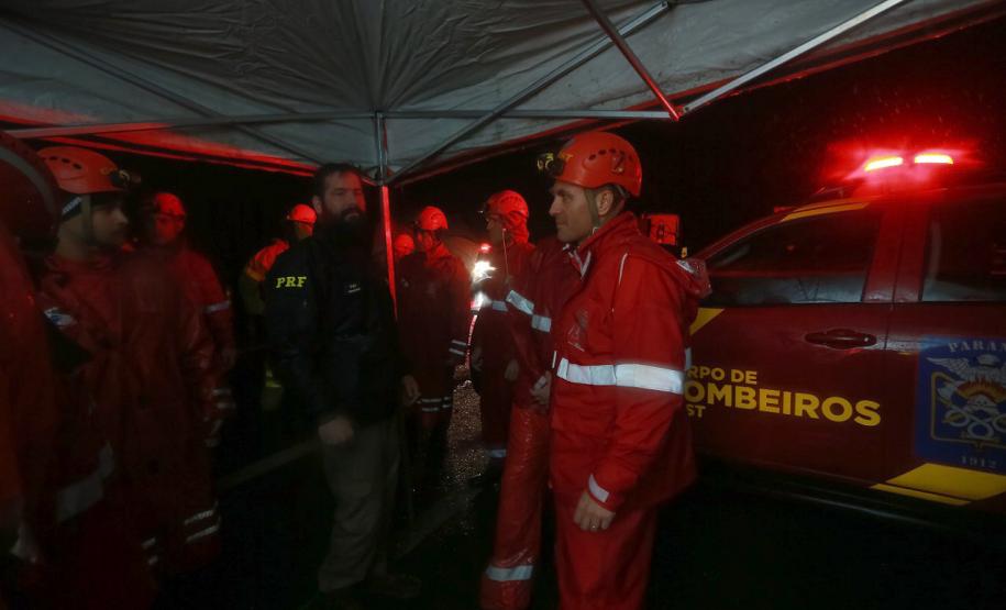 Equipes do Estado auxiliam trabalhos de atendimento às vítimas do deslizamento da BR-376