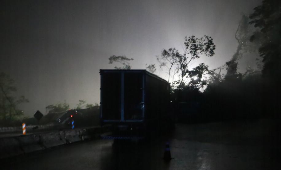 Equipes do Estado auxiliam trabalhos de atendimento às vítimas do deslizamento da BR-376