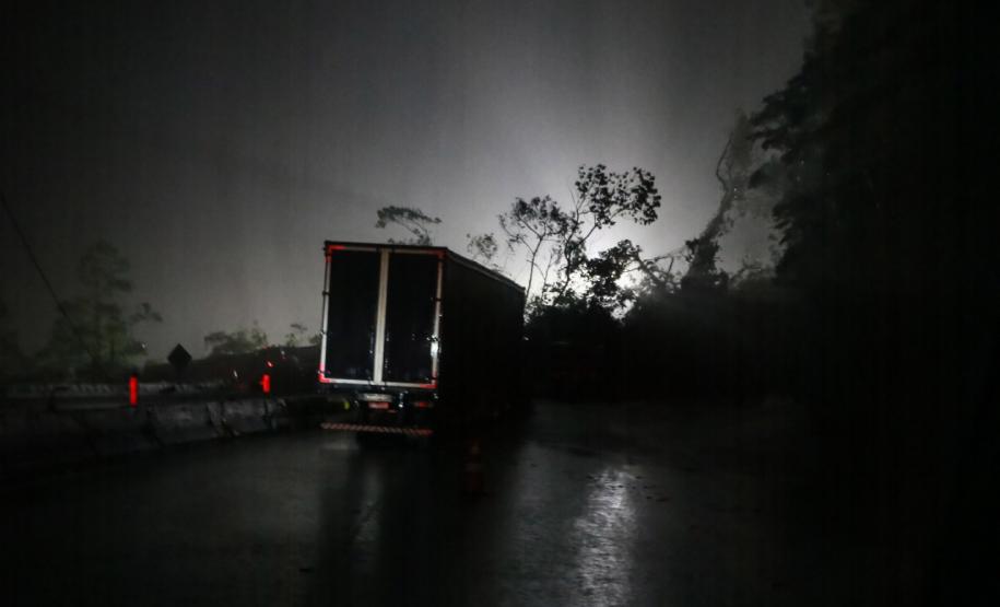 Equipes do Estado auxiliam trabalhos de atendimento às vítimas do deslizamento da BR-376