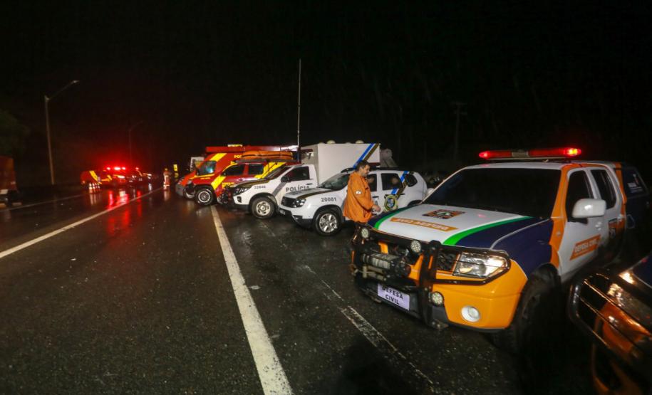 Equipes do Estado auxiliam trabalhos de atendimento às vítimas do deslizamento da BR-376