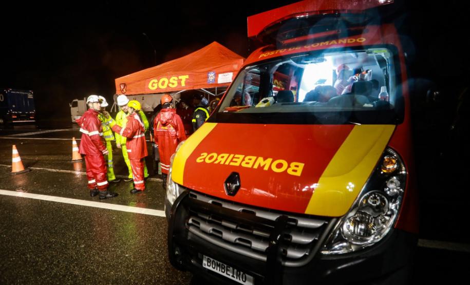 Equipes do Estado auxiliam trabalhos de atendimento às vítimas do deslizamento da BR-376