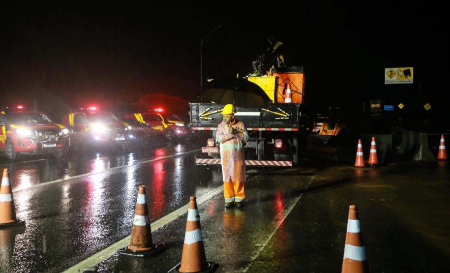 Equipes do Estado auxiliam trabalhos de atendimento às vítimas do deslizamento da BR-376