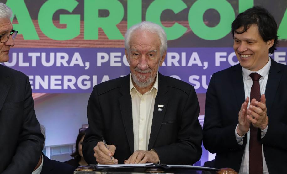 Pinhais, 01 de novembro de 2022 - Evento de entrega de veículos, benfeitorias e formalização de parceria com o governo israelense que aconteceu no Colégio Agricola Nilton Freire Maia.