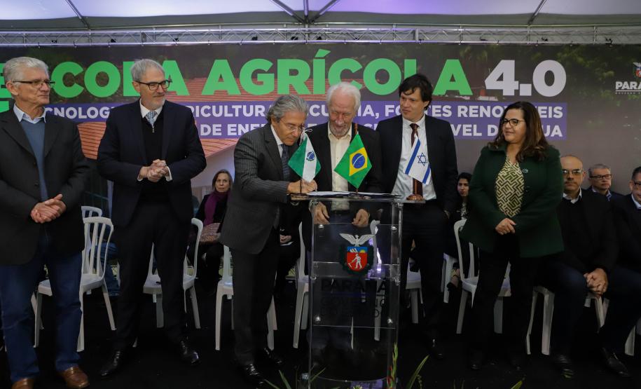 Pinhais, 01 de novembro de 2022 - Evento de entrega de veículos, benfeitorias e formalização de parceria com o governo israelense que aconteceu no Colégio Agricola Nilton Freire Maia.