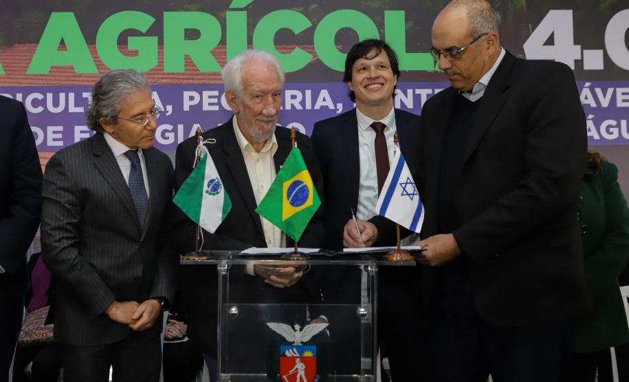 Pinhais, 01 de novembro de 2022 - Evento de entrega de veículos, benfeitorias e formalização de parceria com o governo israelense que aconteceu no Colégio Agricola Nilton Freire Maia.