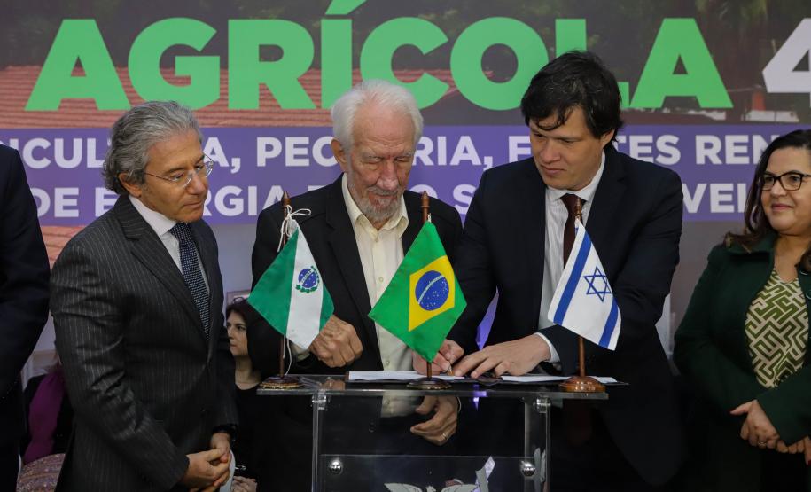 Pinhais, 01 de novembro de 2022 - Evento de entrega de veículos, benfeitorias e formalização de parceria com o governo israelense que aconteceu no Colégio Agricola Nilton Freire Maia.