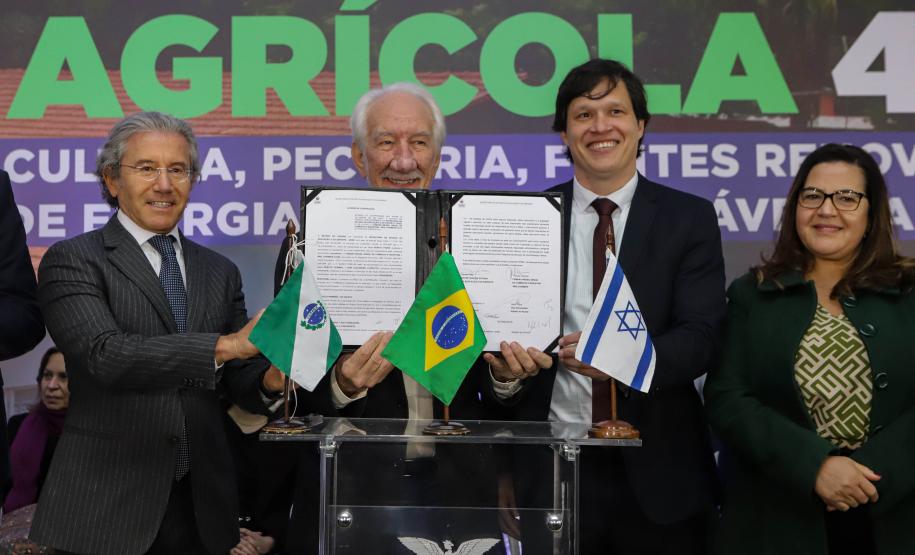 Pinhais, 01 de novembro de 2022 - Evento de entrega de veículos, benfeitorias e formalização de parceria com o governo israelense que aconteceu no Colégio Agricola Nilton Freire Maia.