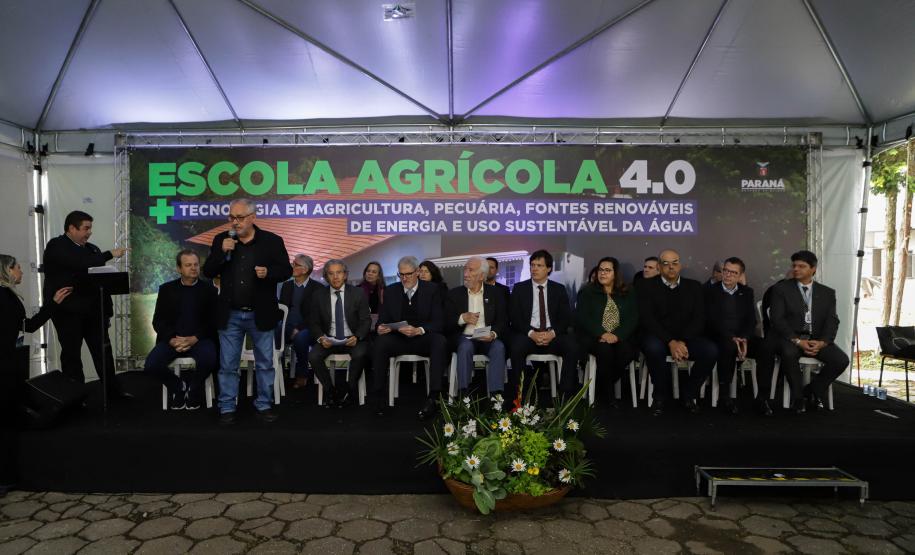Pinhais, 01 de novembro de 2022 - Evento de entrega de veículos, benfeitorias e formalização de parceria com o governo israelense que aconteceu no Colégio Agricola Nilton Freire Maia.