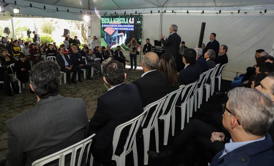 Pinhais, 01 de novembro de 2022 - Evento de entrega de veículos, benfeitorias e formalização de parceria com o governo israelense que aconteceu no Colégio Agricola Nilton Freire Maia.