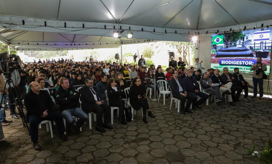 Pinhais, 01 de novembro de 2022 - Evento de entrega de veículos, benfeitorias e formalização de parceria com o governo israelense que aconteceu no Colégio Agricola Nilton Freire Maia.