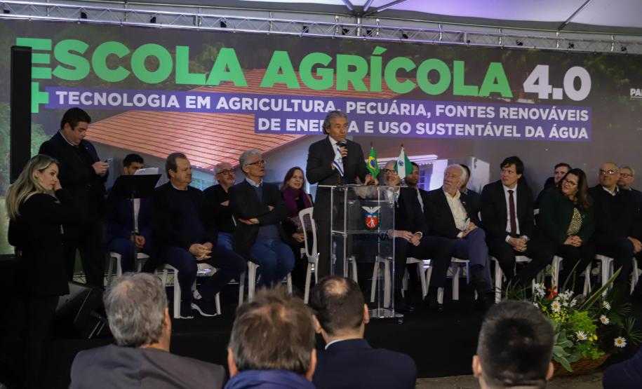 Pinhais, 01 de novembro de 2022 - Evento de entrega de veículos, benfeitorias e formalização de parceria com o governo israelense que aconteceu no Colégio Agricola Nilton Freire Maia.