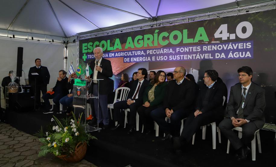 Pinhais, 01 de novembro de 2022 - Evento de entrega de veículos, benfeitorias e formalização de parceria com o governo israelense que aconteceu no Colégio Agricola Nilton Freire Maia.