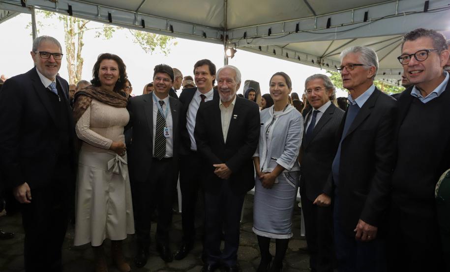 Pinhais, 01 de novembro de 2022 - Evento de entrega de veículos, benfeitorias e formalização de parceria com o governo israelense que aconteceu no Colégio Agricola Nilton Freire Maia.