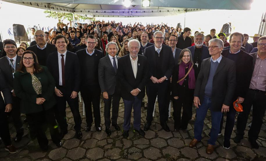 Pinhais, 01 de novembro de 2022 - Evento de entrega de veículos, benfeitorias e formalização de parceria com o governo israelense que aconteceu no Colégio Agricola Nilton Freire Maia.