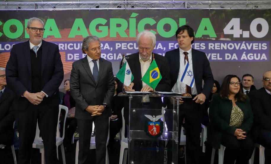 Pinhais, 01 de novembro de 2022 - Evento de entrega de veículos, benfeitorias e formalização de parceria com o governo israelense que aconteceu no Colégio Agricola Nilton Freire Maia.