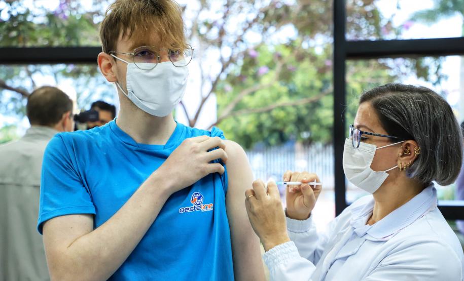 Paraná libera segunda dose de reforço contra Covid-19 para pessoas acima de 18 anos
