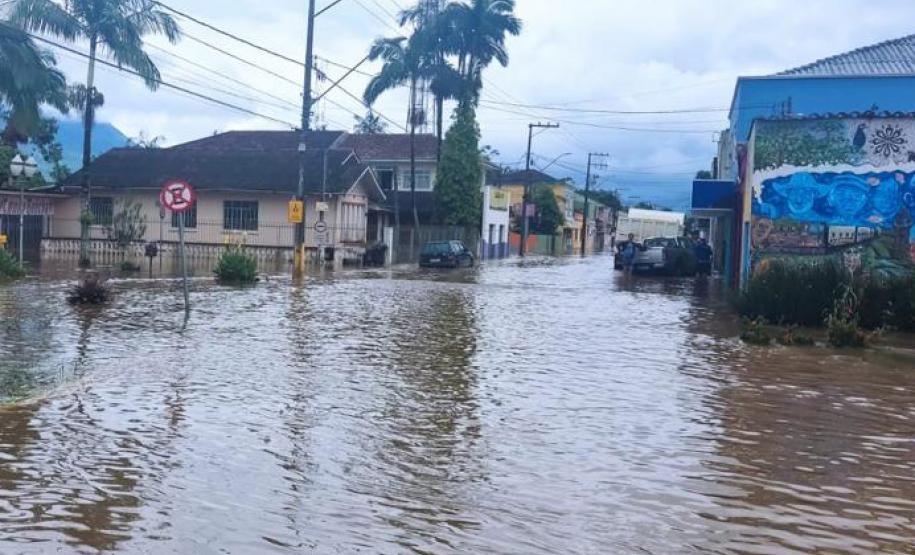 PCPR recebe doações para famílias afetadas pelas chuvas em Morretes